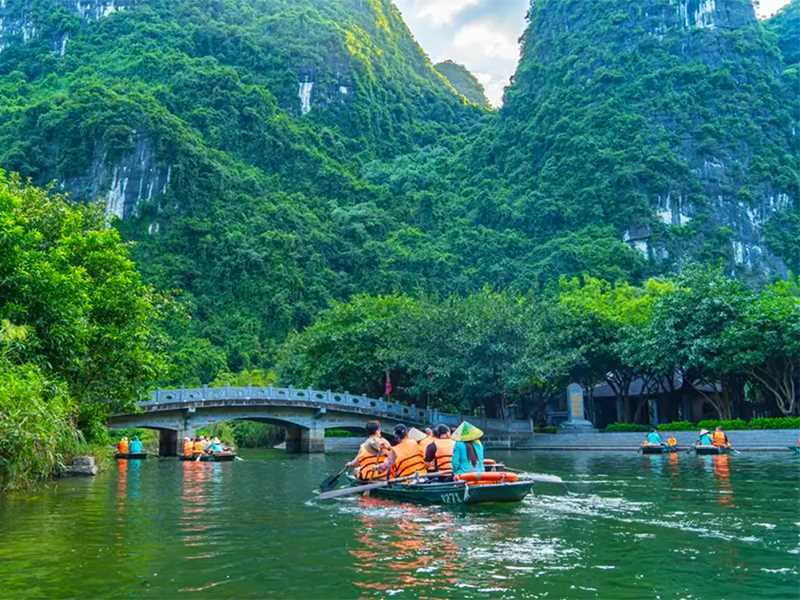 Halong Bay 5 Days 4 Nights Package: Mai Chau - Ninh Binh - Halong Bay