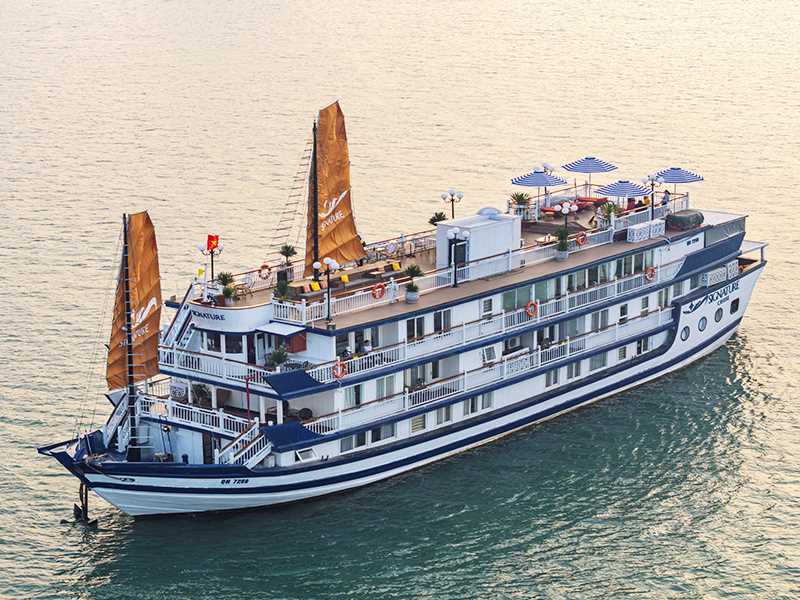 Signature Royal Cruise - 3 Days 2 Nights | Bai Tu Long Bay & Halong Bay