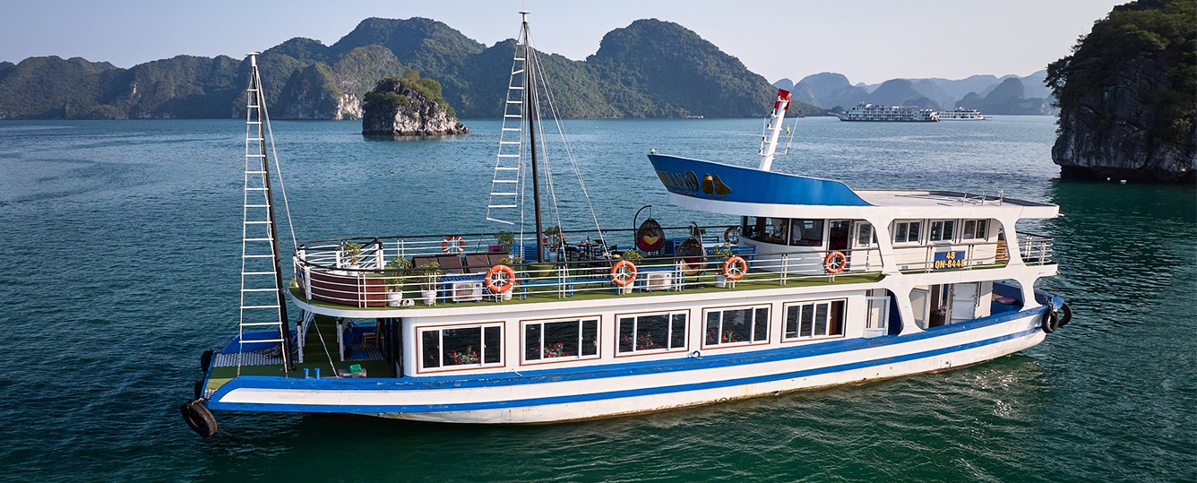 Reina Cruise - Affordable Comfort with Traditional Charm - Halong Bay Experience